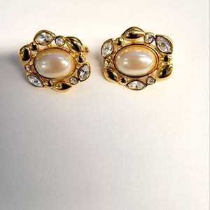 Vintage Elegant Monet Clip Earrings